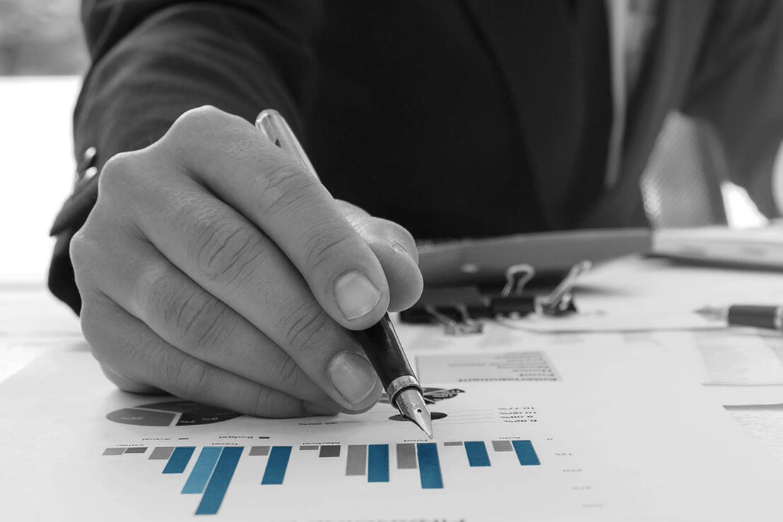 Información financiera que genera confianza.
						
						Implementamos NIIF Plenas, NIIF para PYMES y NICSP para que sus estados financieros respalden decisiones de socios, bancos, inversionistas y otros usuarios.